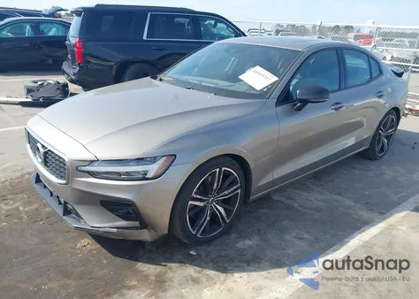 2020 Volvo S60 T6 R-Design z USA, uszkodzony, nr VIN 7JRA22TM8LG039280